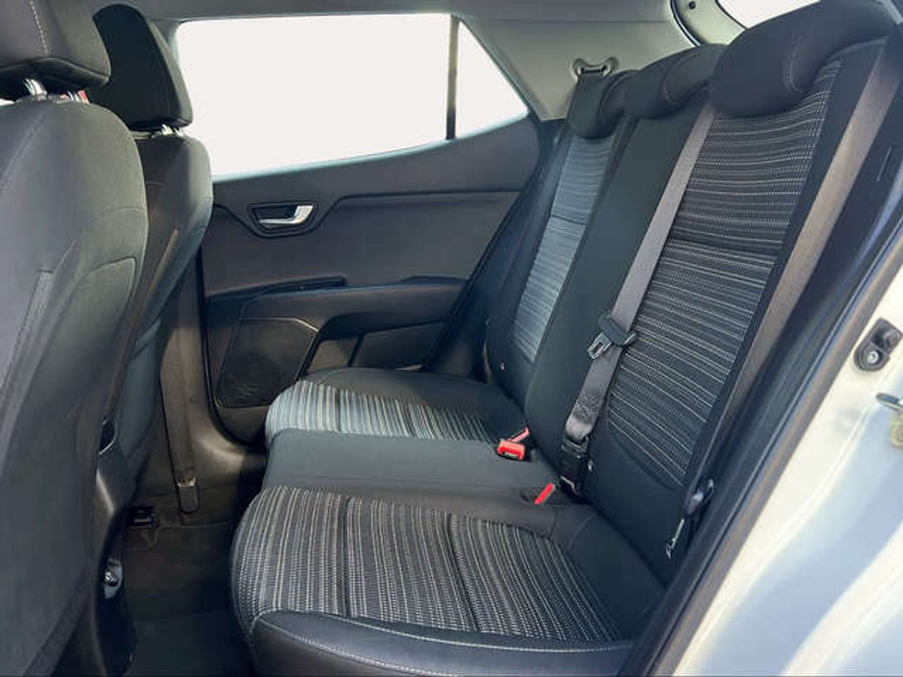 Foto Kia Stonic 11