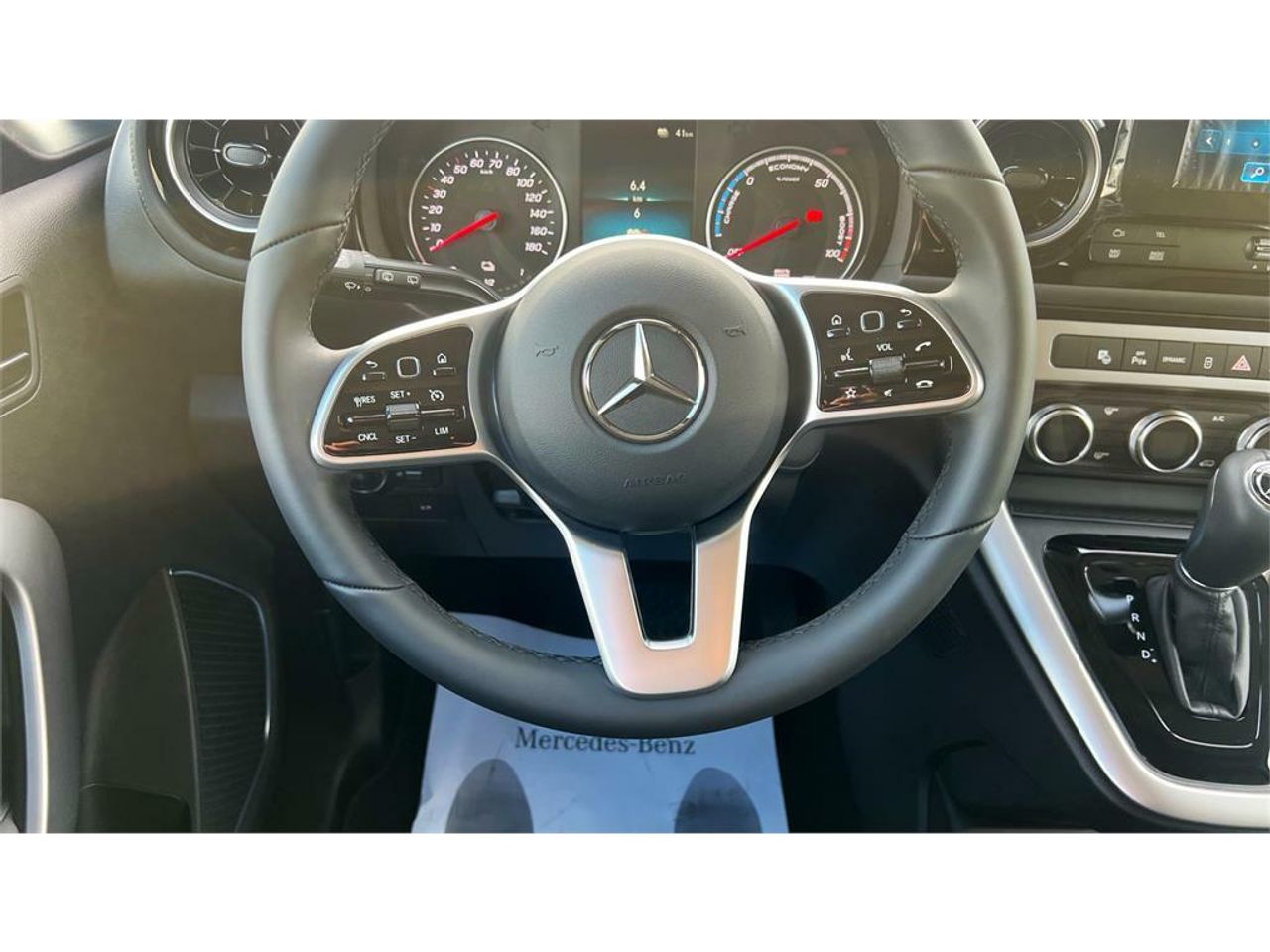 Foto Mercedes-Benz EQT 8