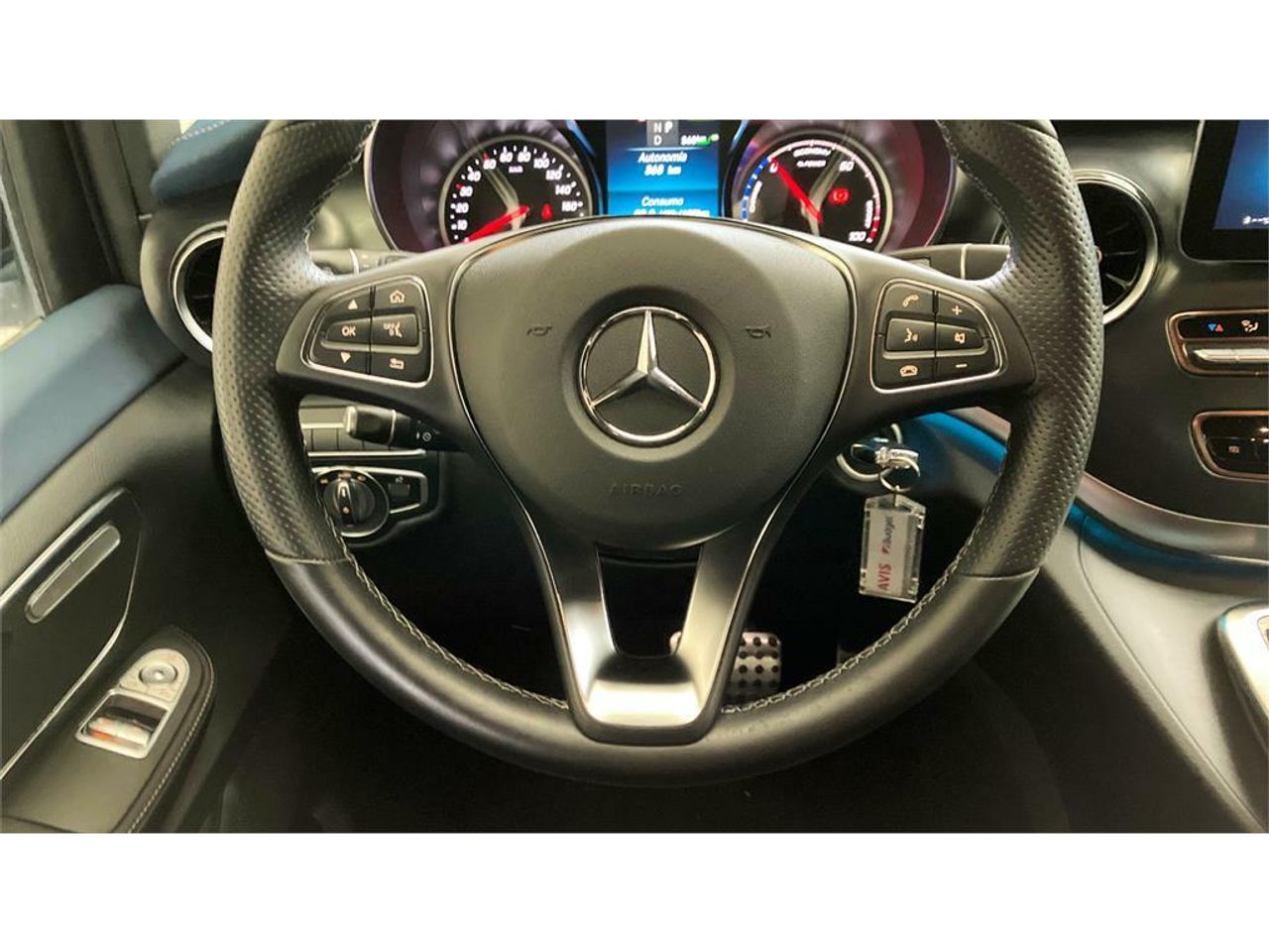Foto Mercedes-Benz EQV 8