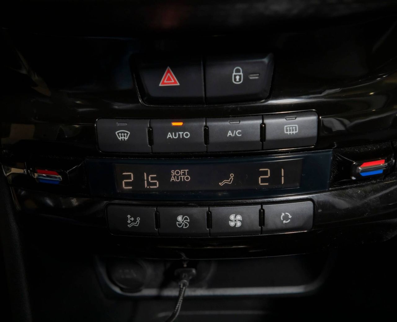 Foto Peugeot 208 13