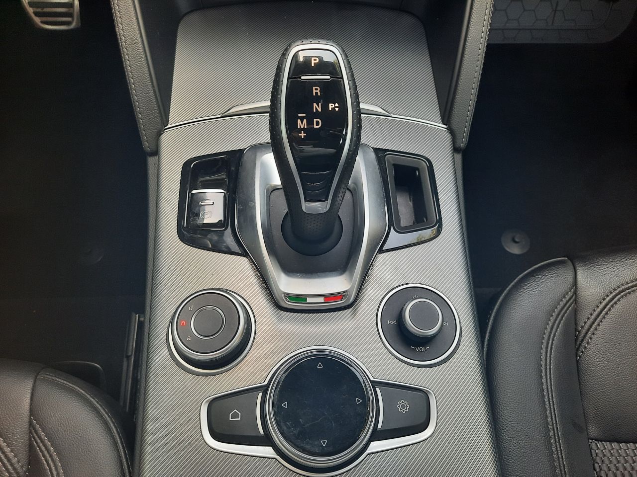Foto Alfa Romeo Stelvio 18