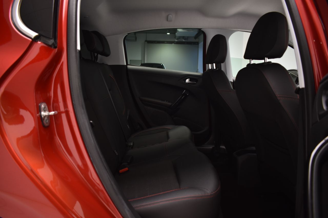 Foto Peugeot 208 14
