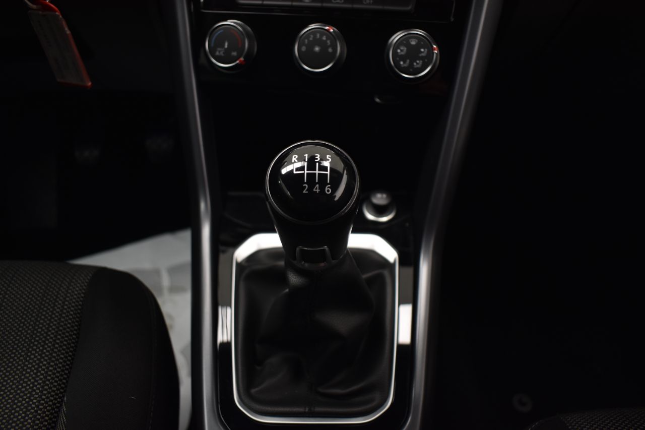 Foto Volkswagen T-Roc 24