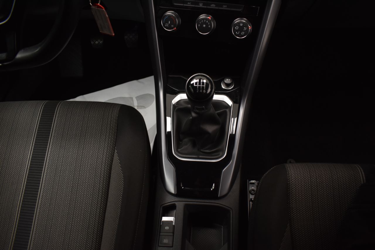 Foto Volkswagen T-Roc 25