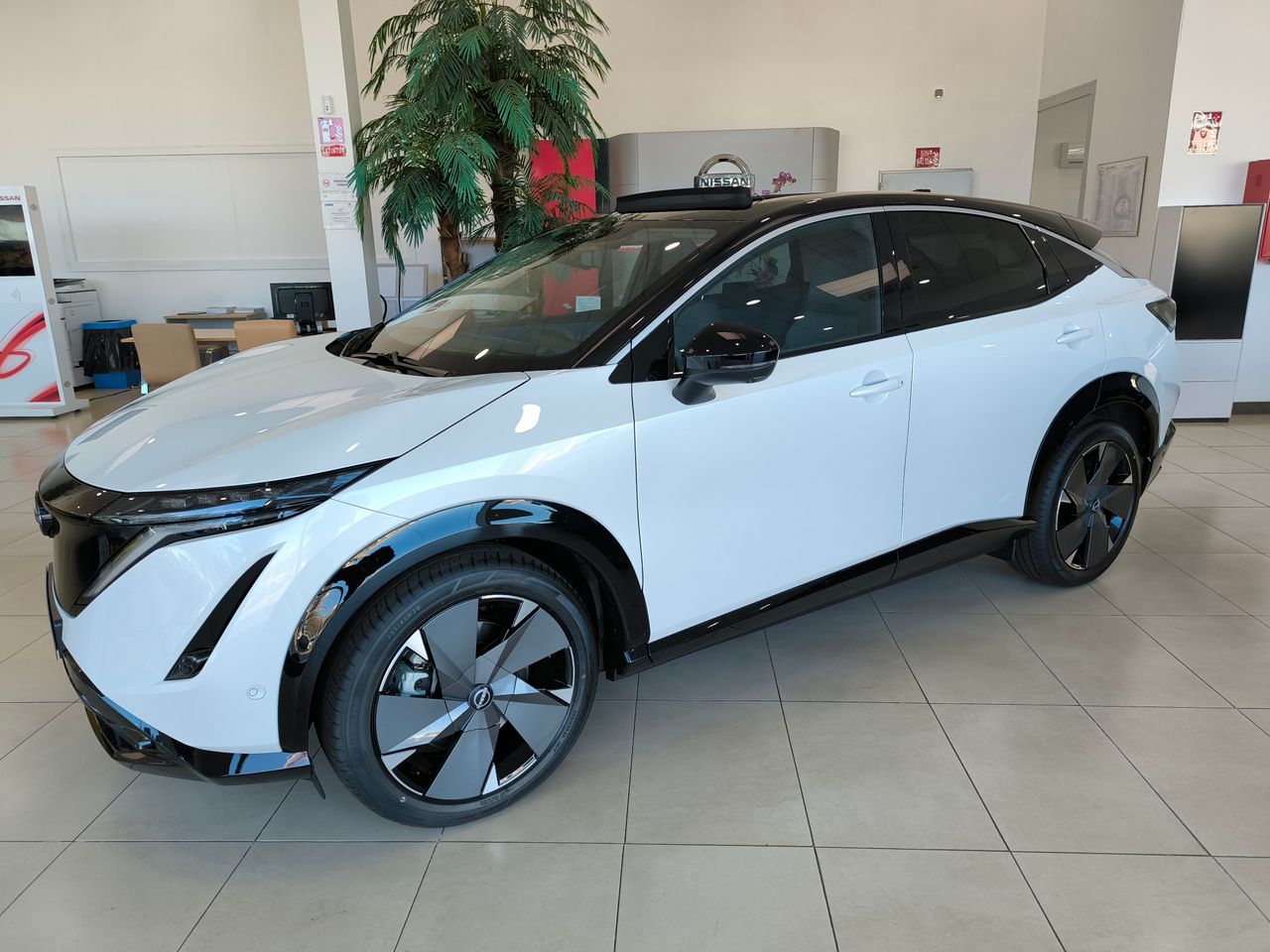 Foto Nissan Ariya 1