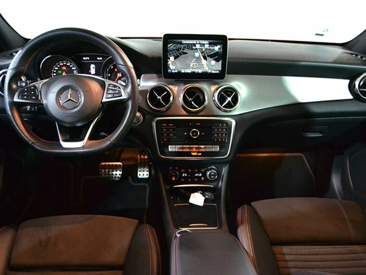 Foto Mercedes-Benz Clase GLA 15