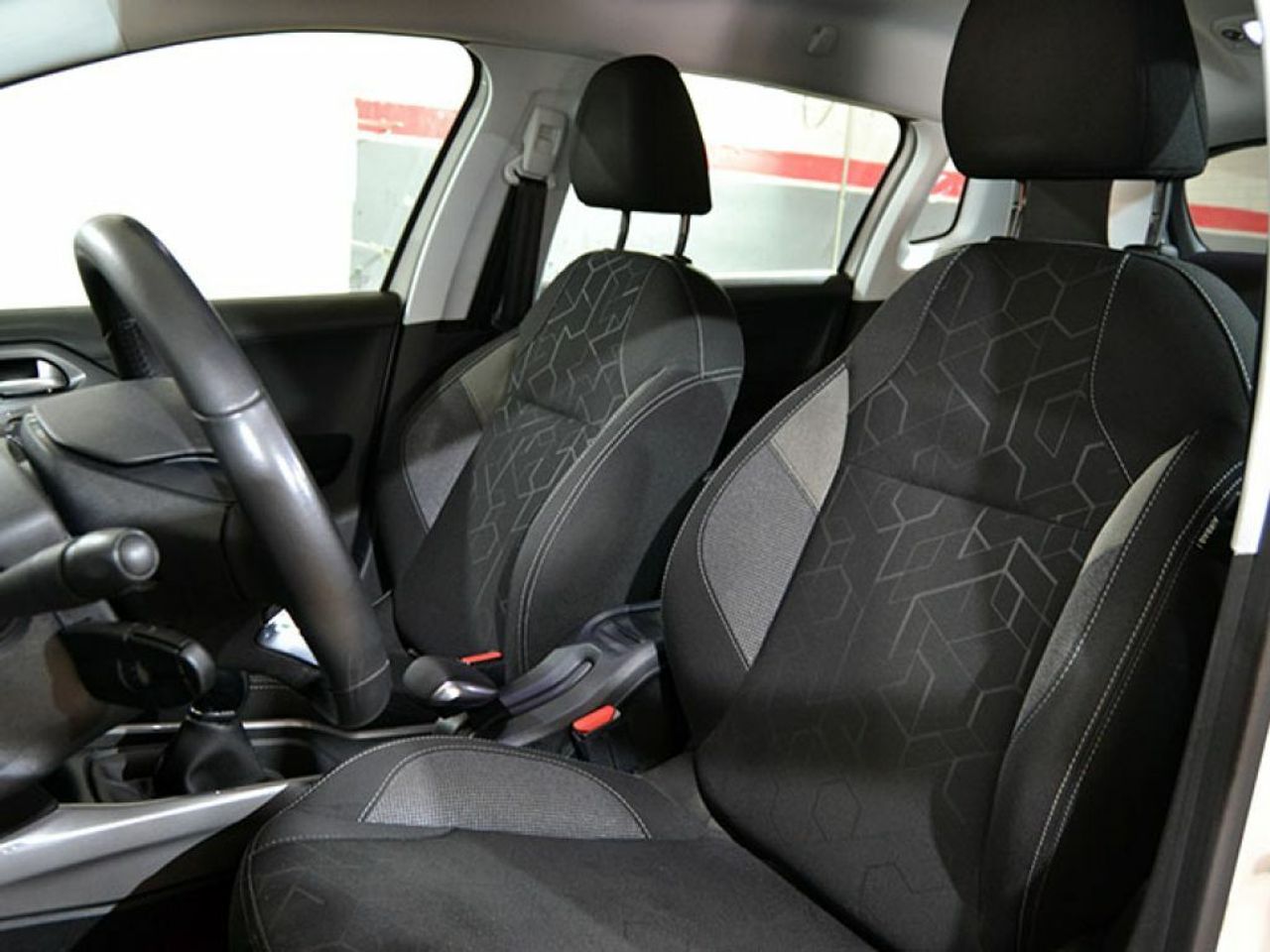Foto Peugeot 2008 12