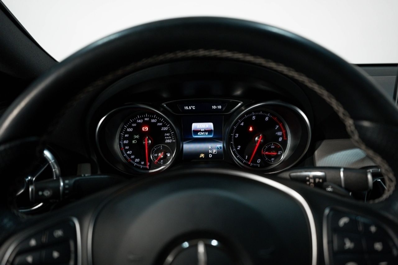 Foto Mercedes-Benz Clase CLA 15