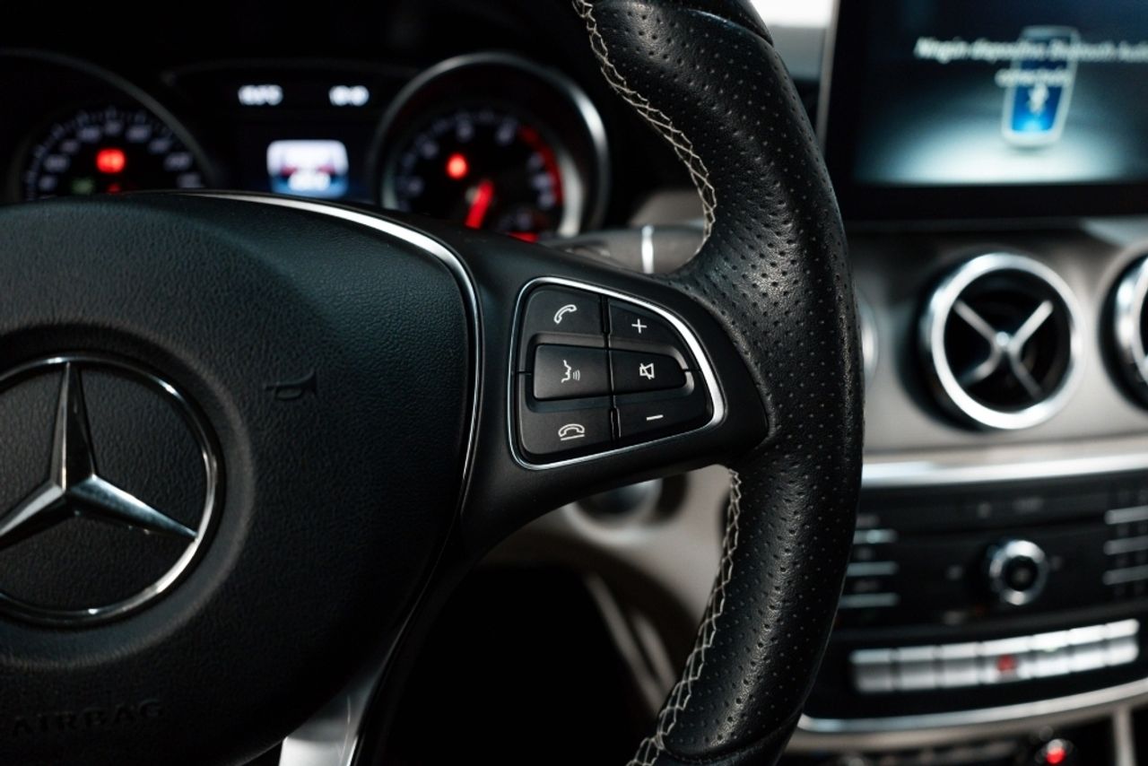 Foto Mercedes-Benz Clase CLA 16