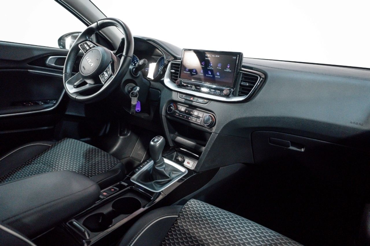 Foto Kia XCeed 22
