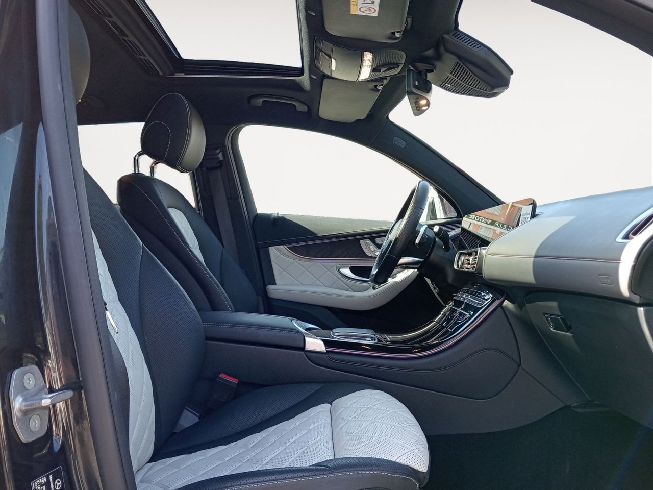 Foto Mercedes-Benz EQC 8