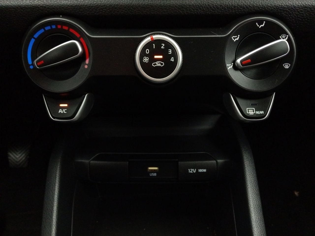 Foto Kia Stonic 12