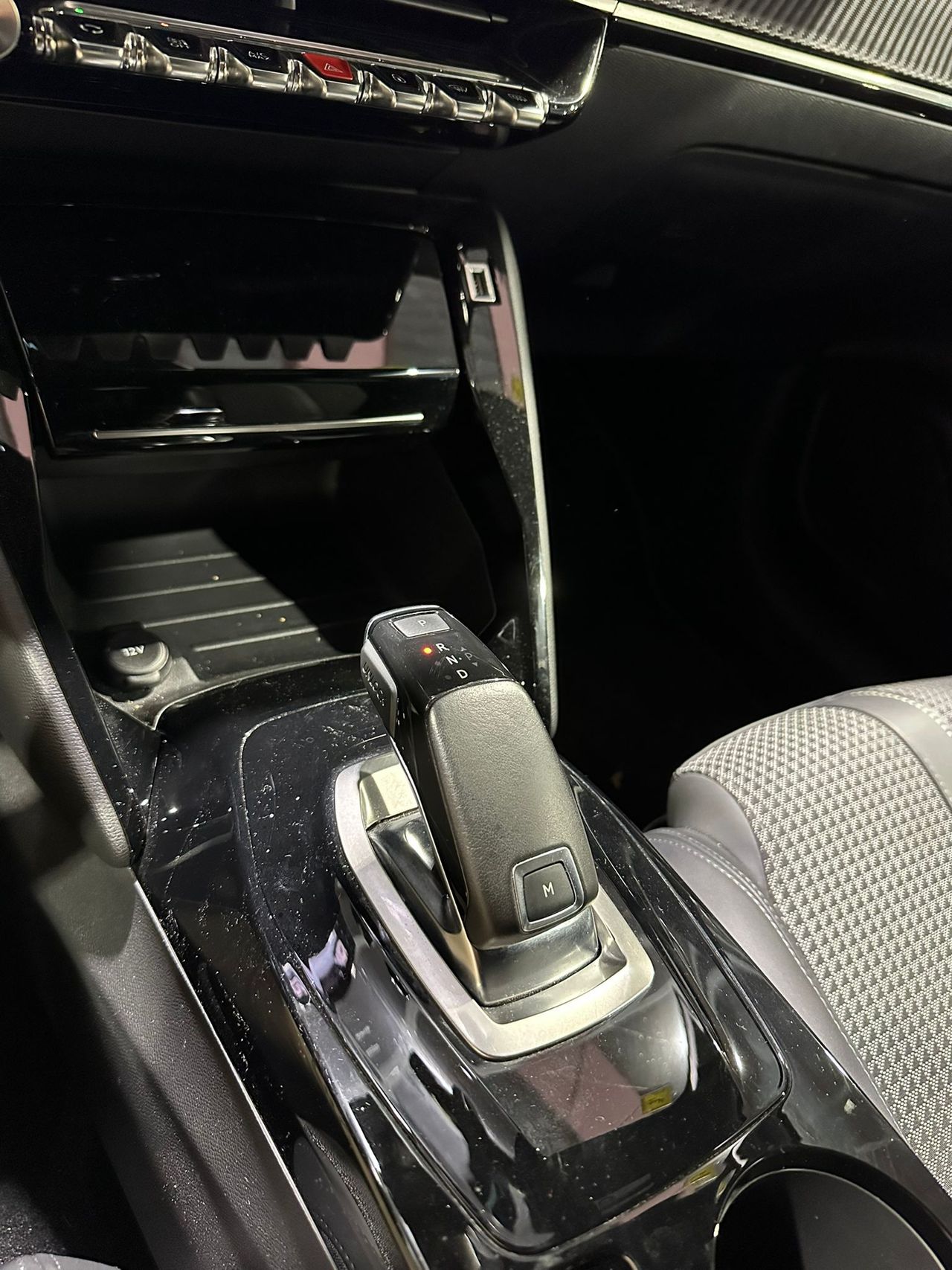 Foto Peugeot 208 17