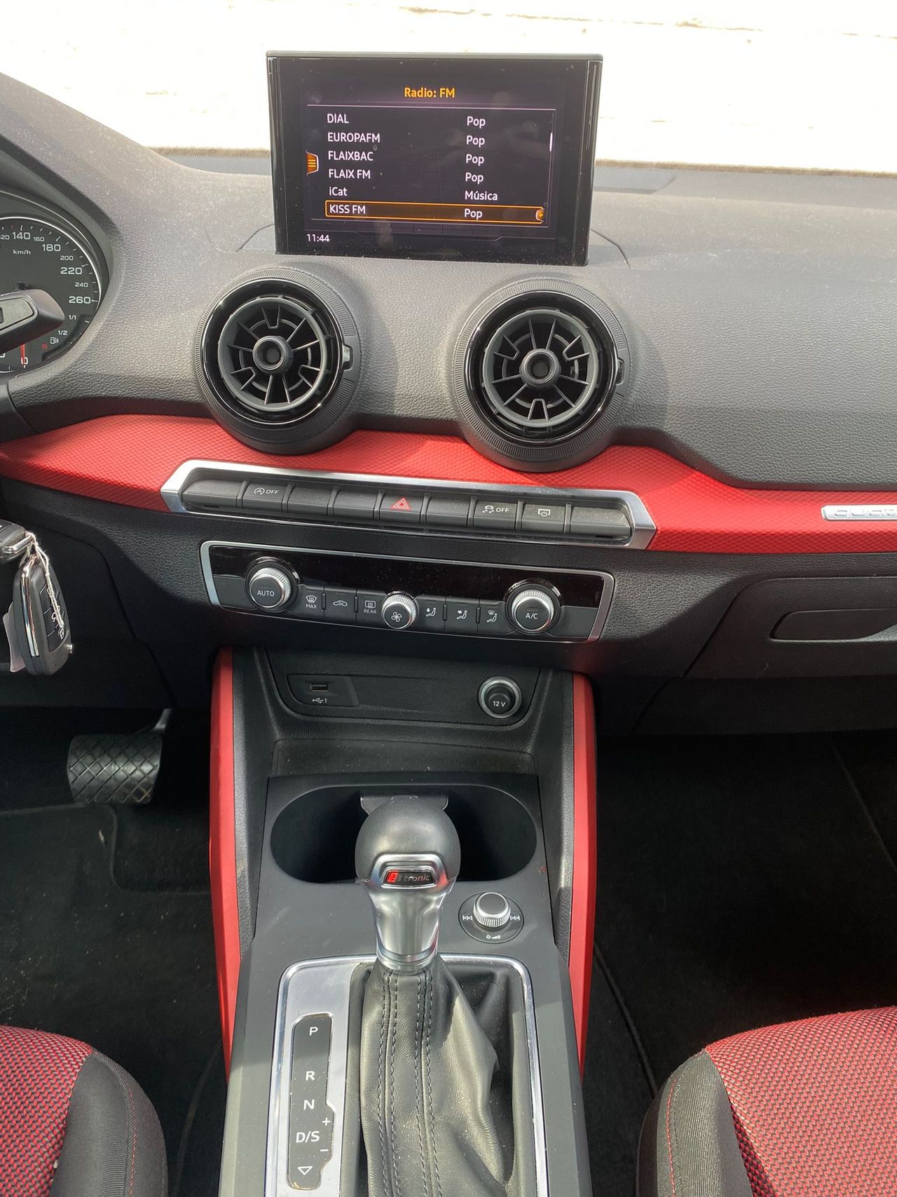 Foto Audi Q2 12