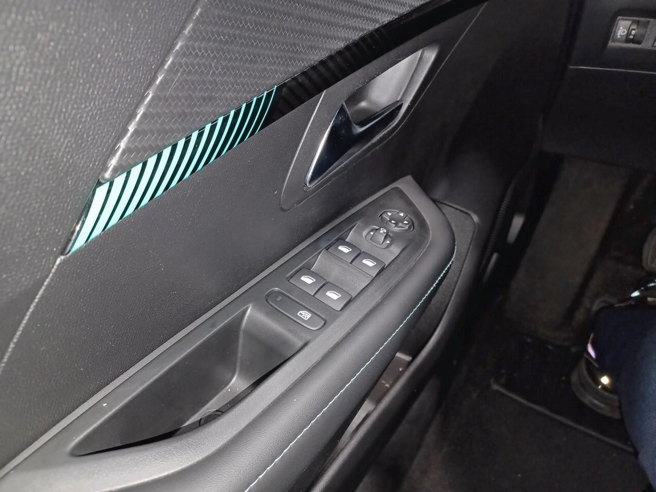 Foto Peugeot 208 14