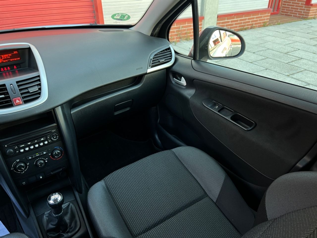 Foto Peugeot 207 29