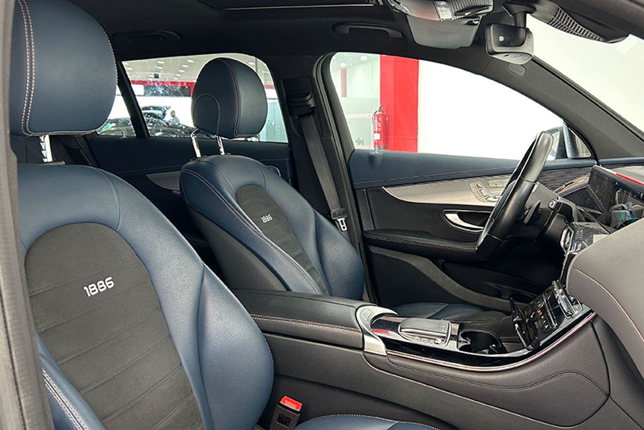 Foto Mercedes-Benz EQC 8