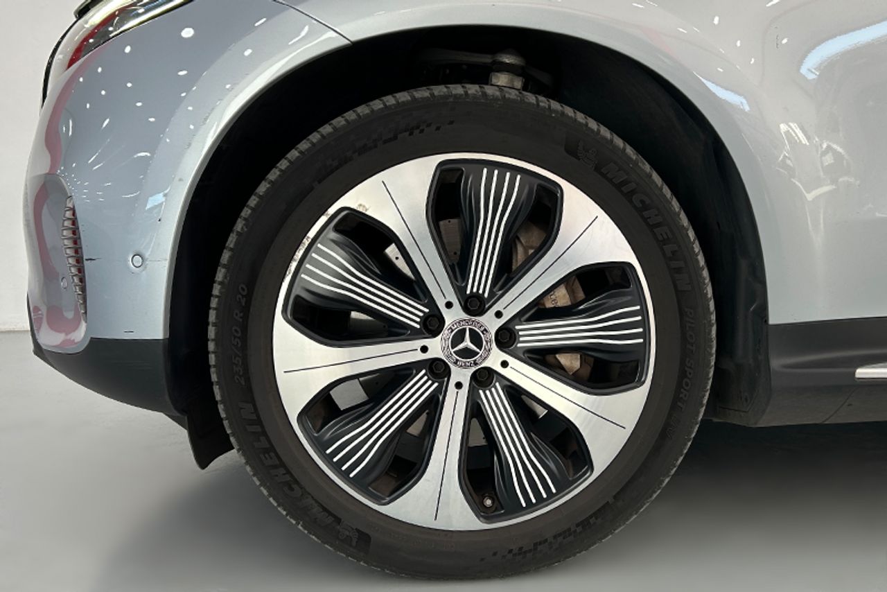 Foto Mercedes-Benz EQC 11