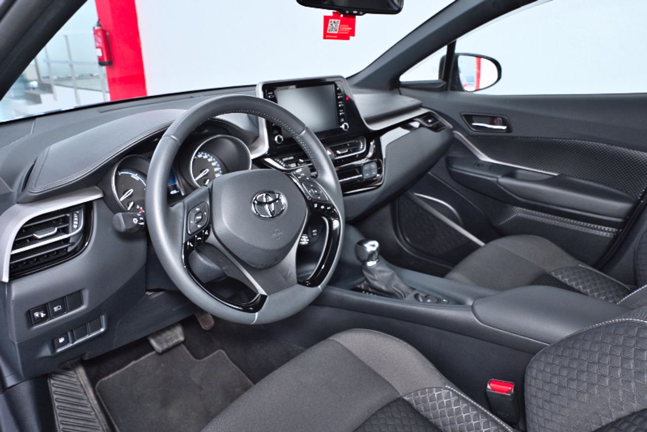 Foto Toyota C-HR 4