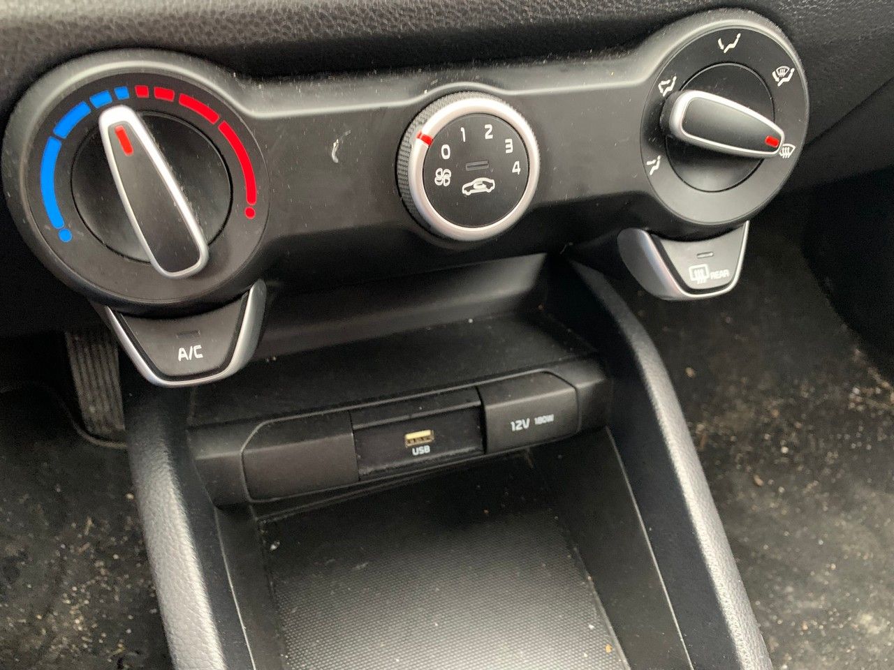 Foto Kia Stonic 8