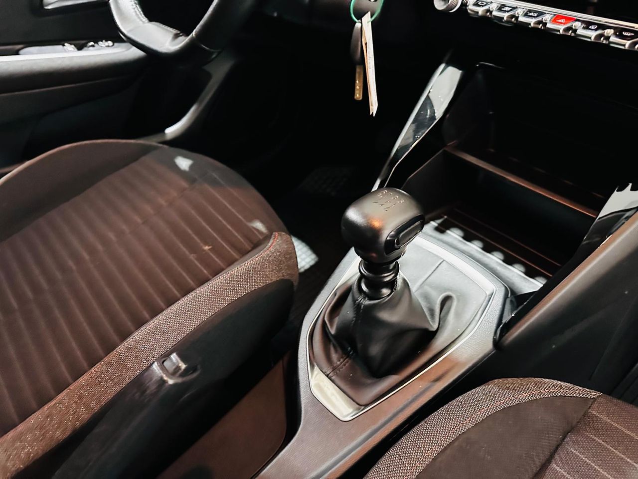 Foto Peugeot 208 33