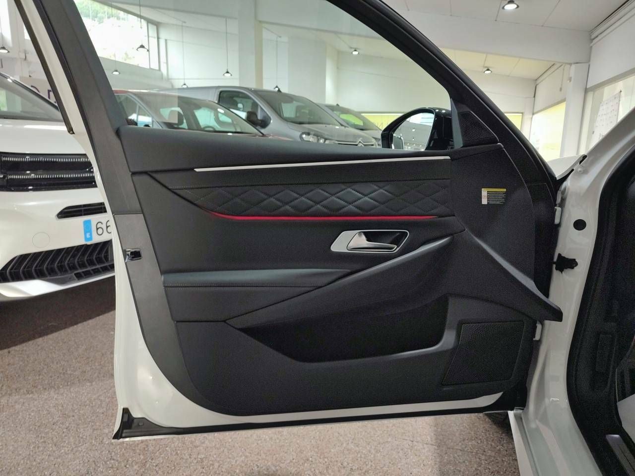 Foto DS Automobiles DS 9 15