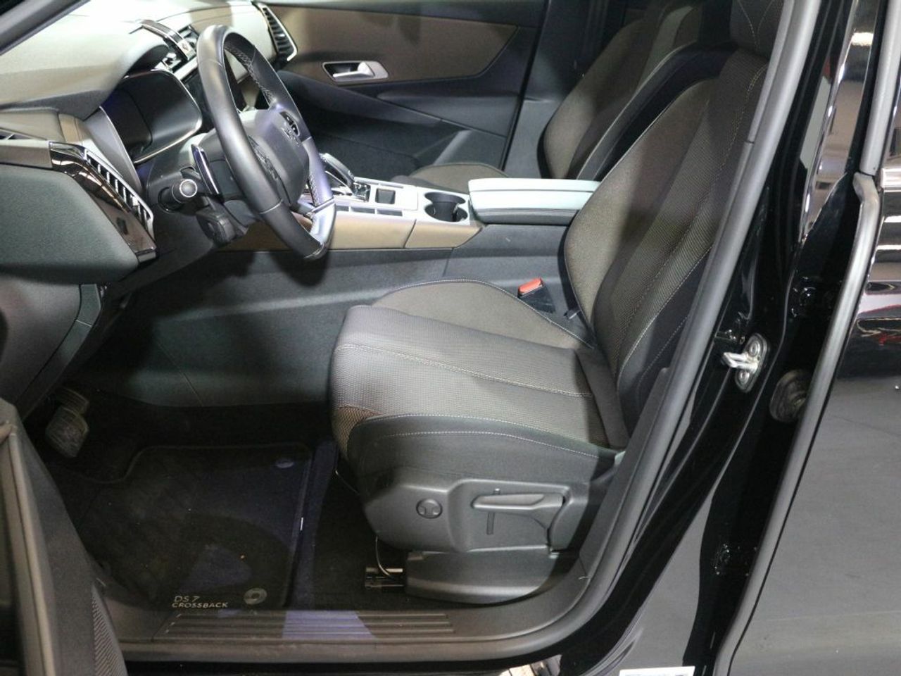 Foto DS Automobiles DS 7 9