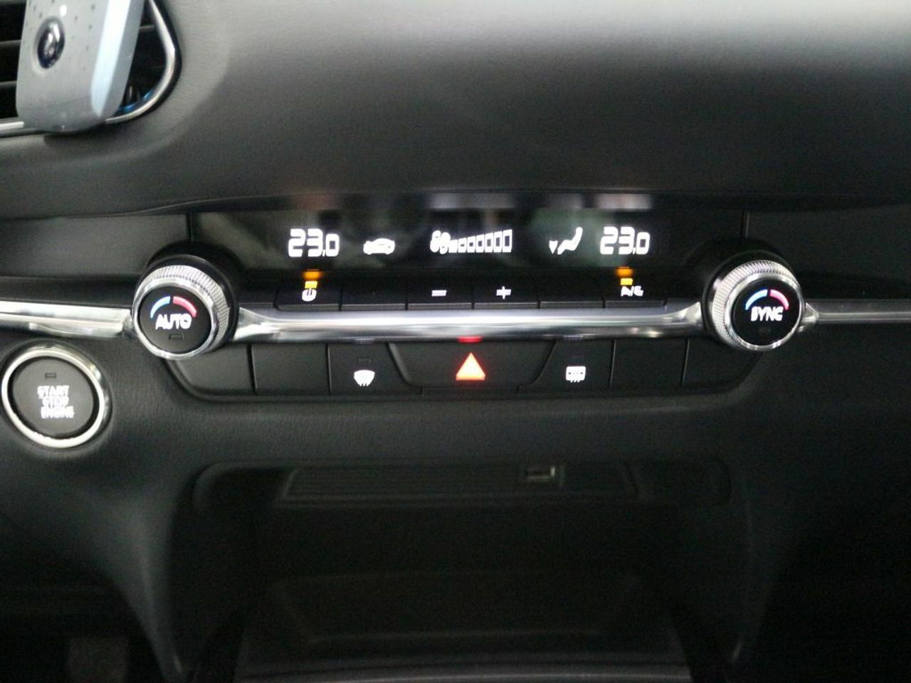 Foto Mazda CX-30 29
