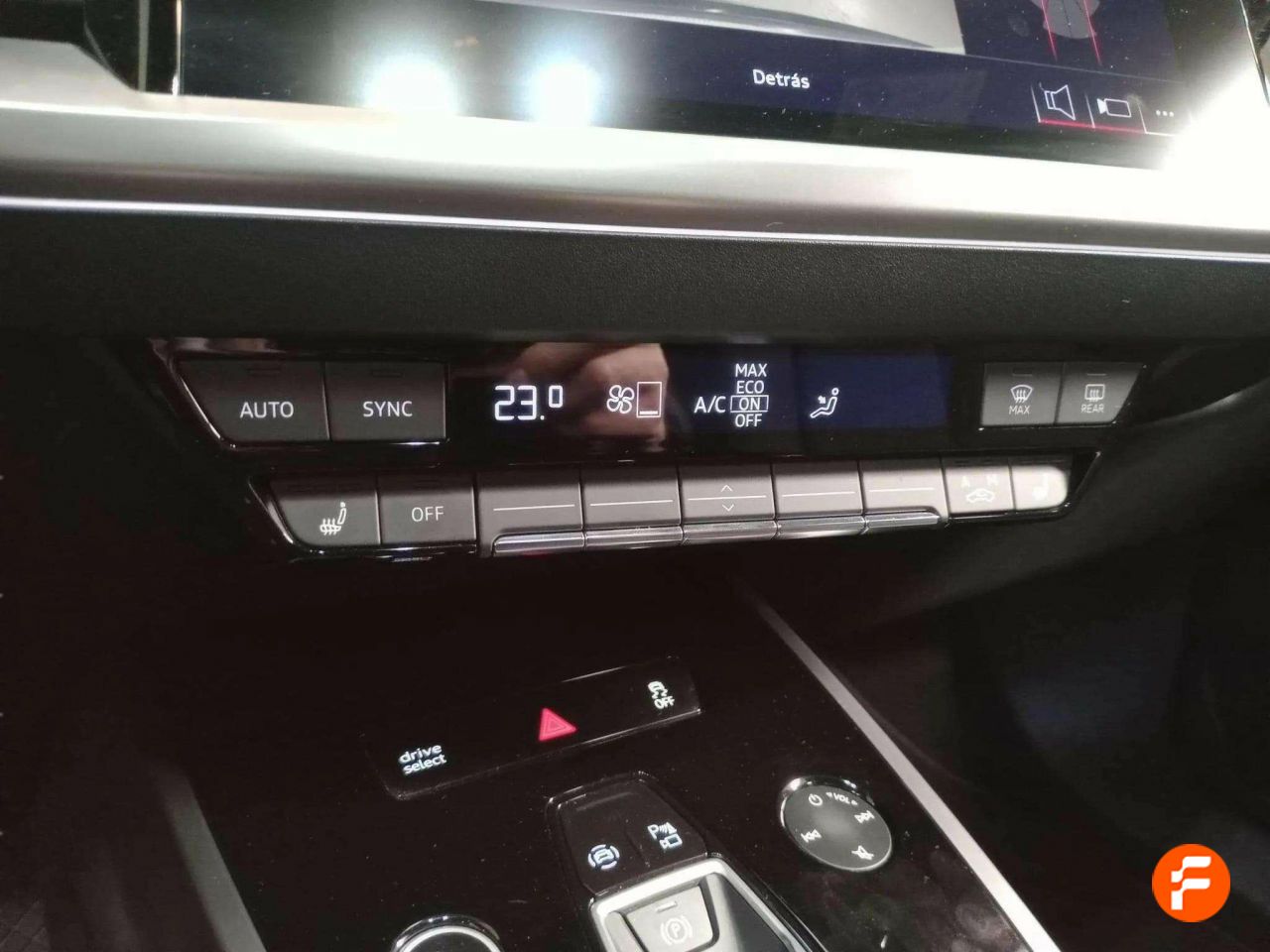 Foto Audi Q4 12