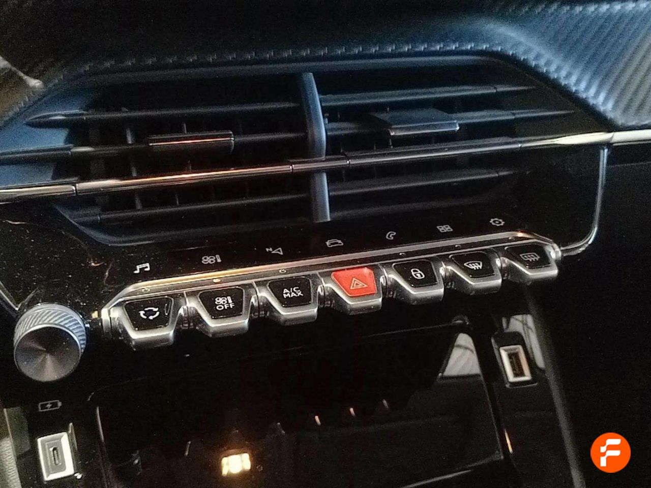 Foto Peugeot 208 8