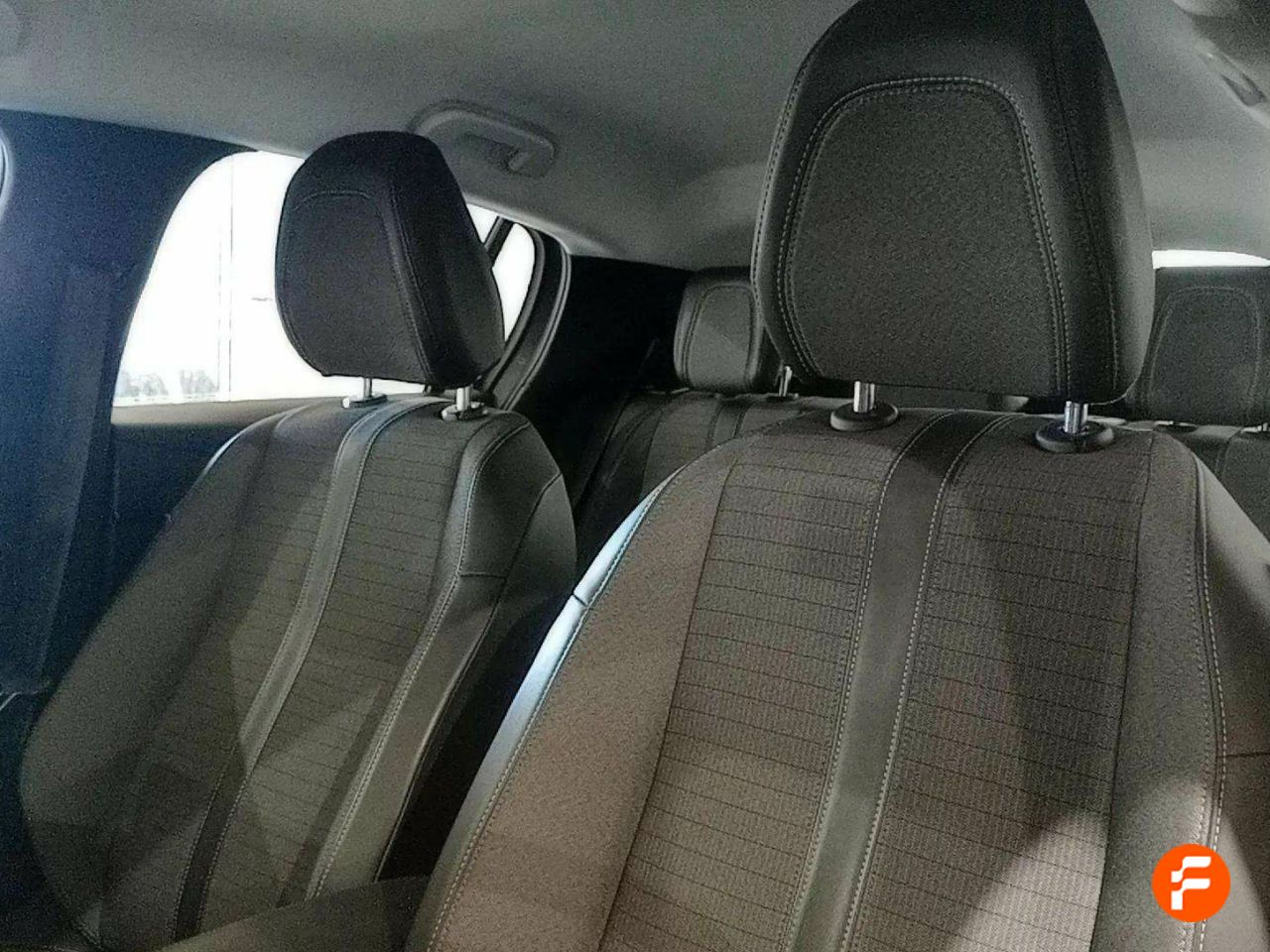 Foto Peugeot 208 16