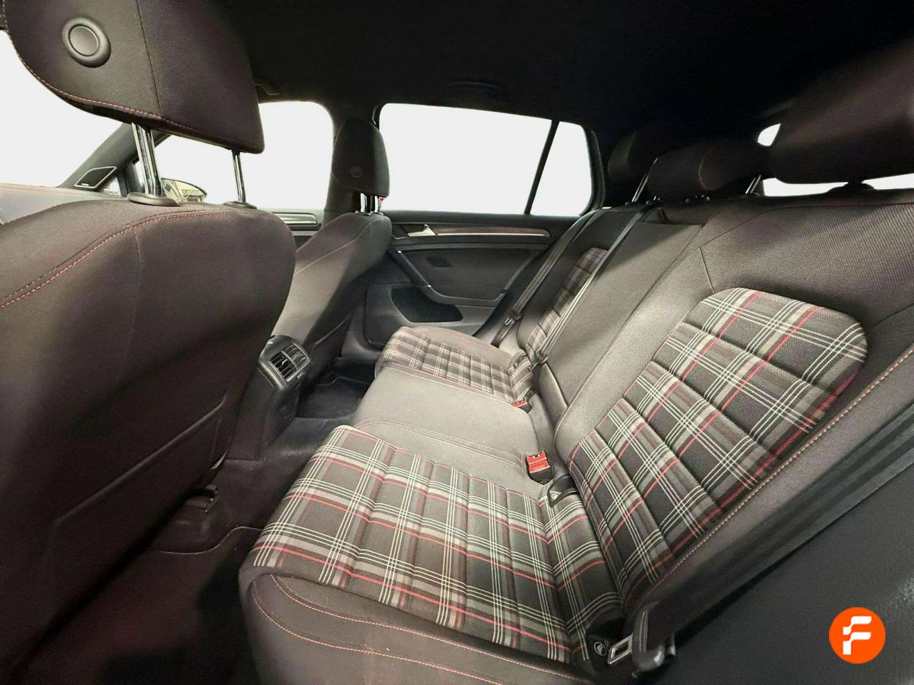 Foto Volkswagen Golf 16