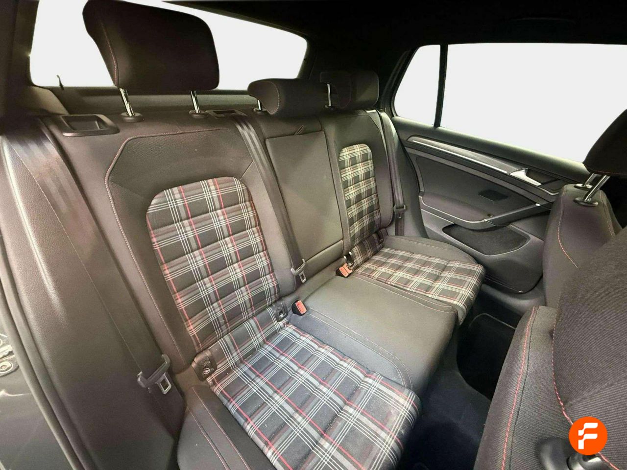 Foto Volkswagen Golf 26