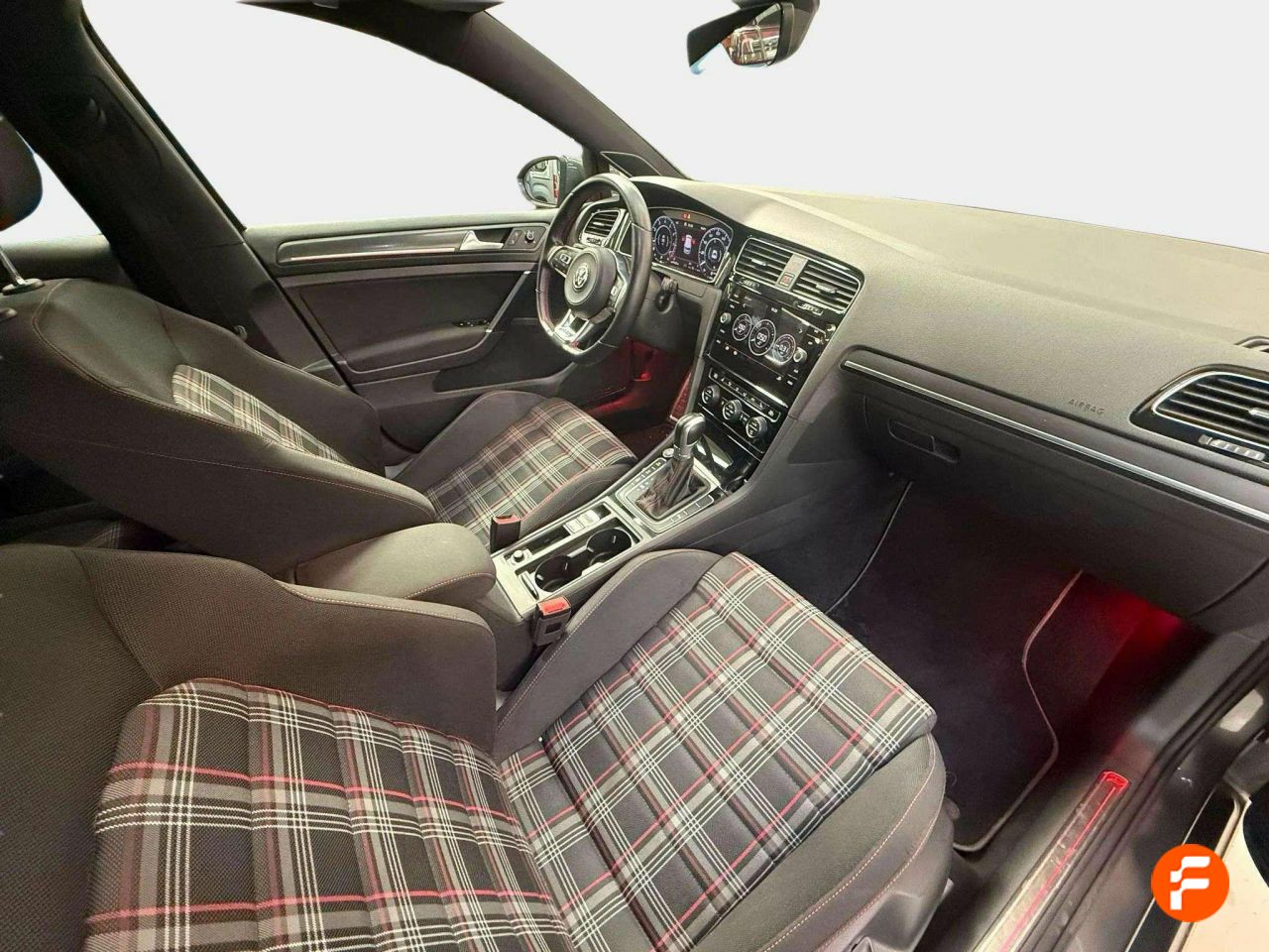 Foto Volkswagen Golf 28