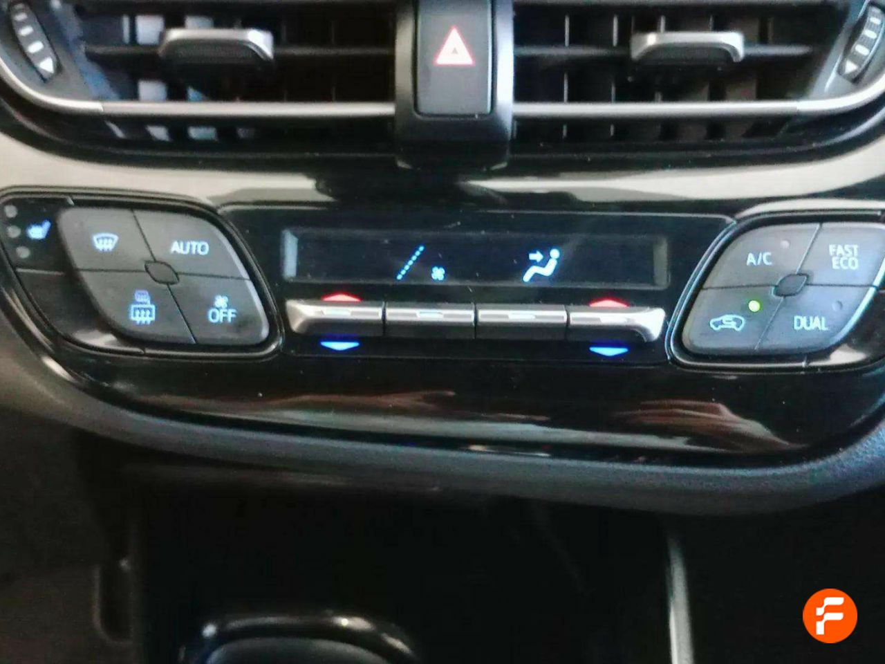 Foto Toyota C-HR 16