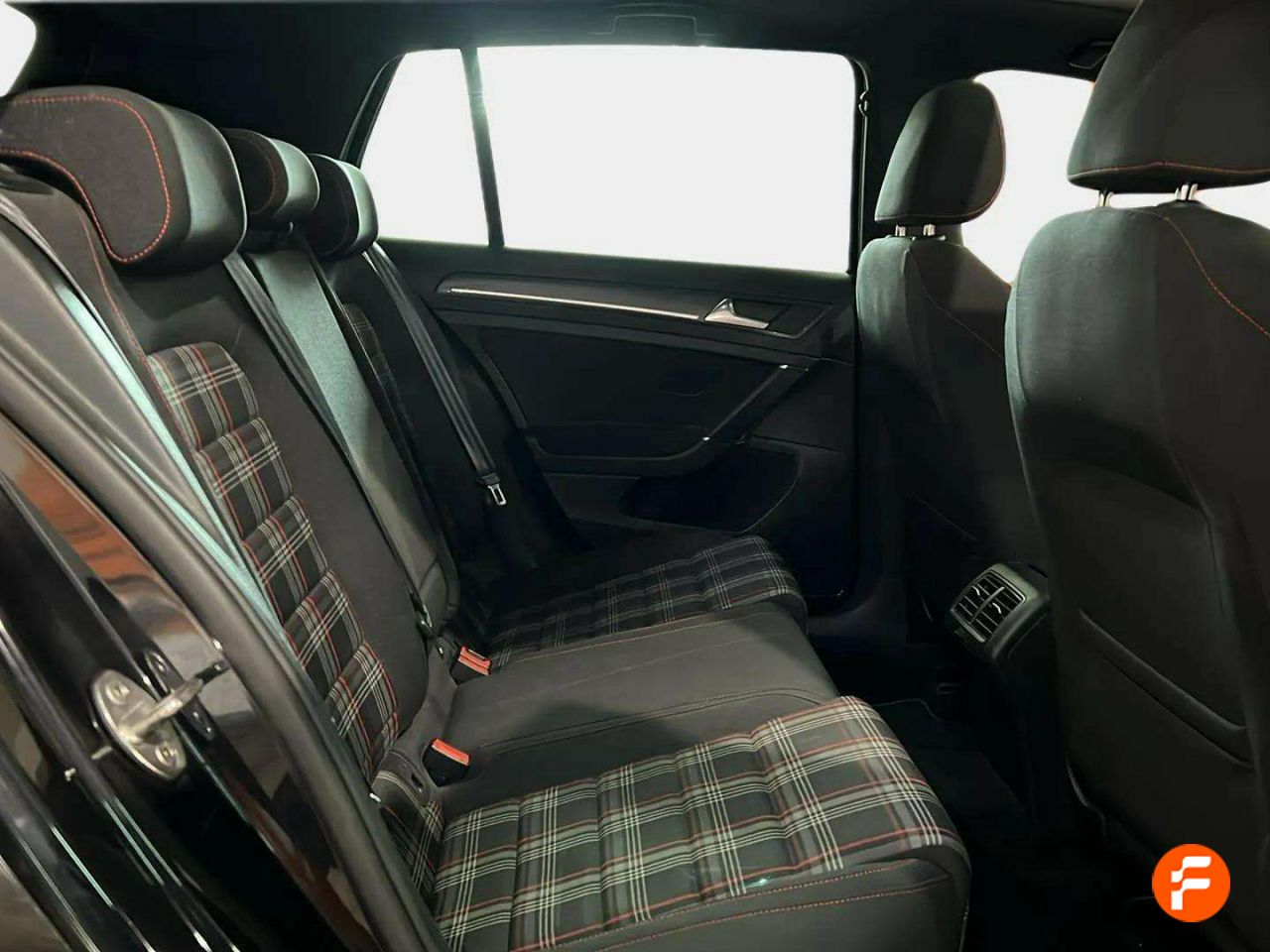 Foto Volkswagen Golf 14