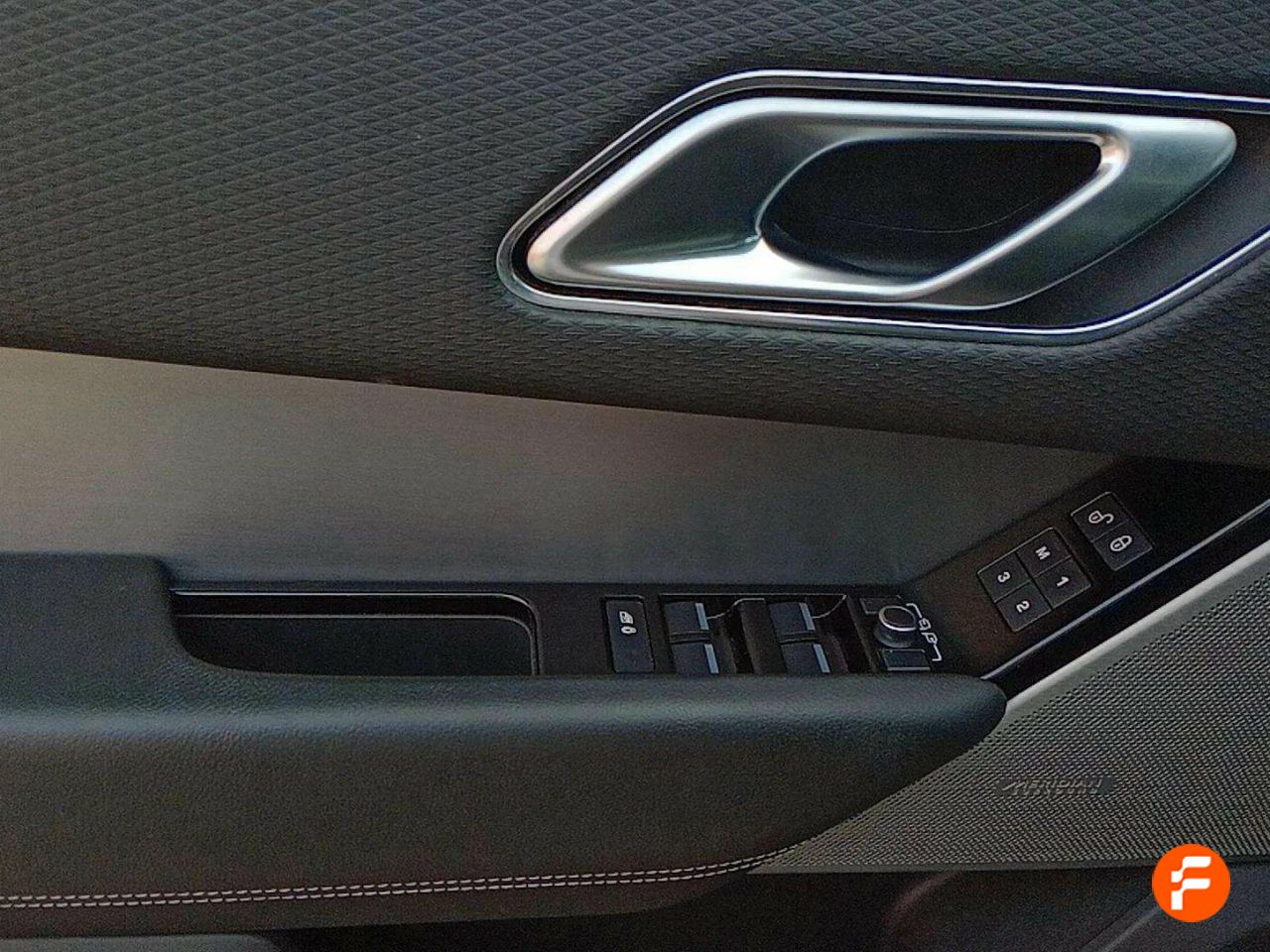 Foto Land-Rover Range Rover Velar 34
