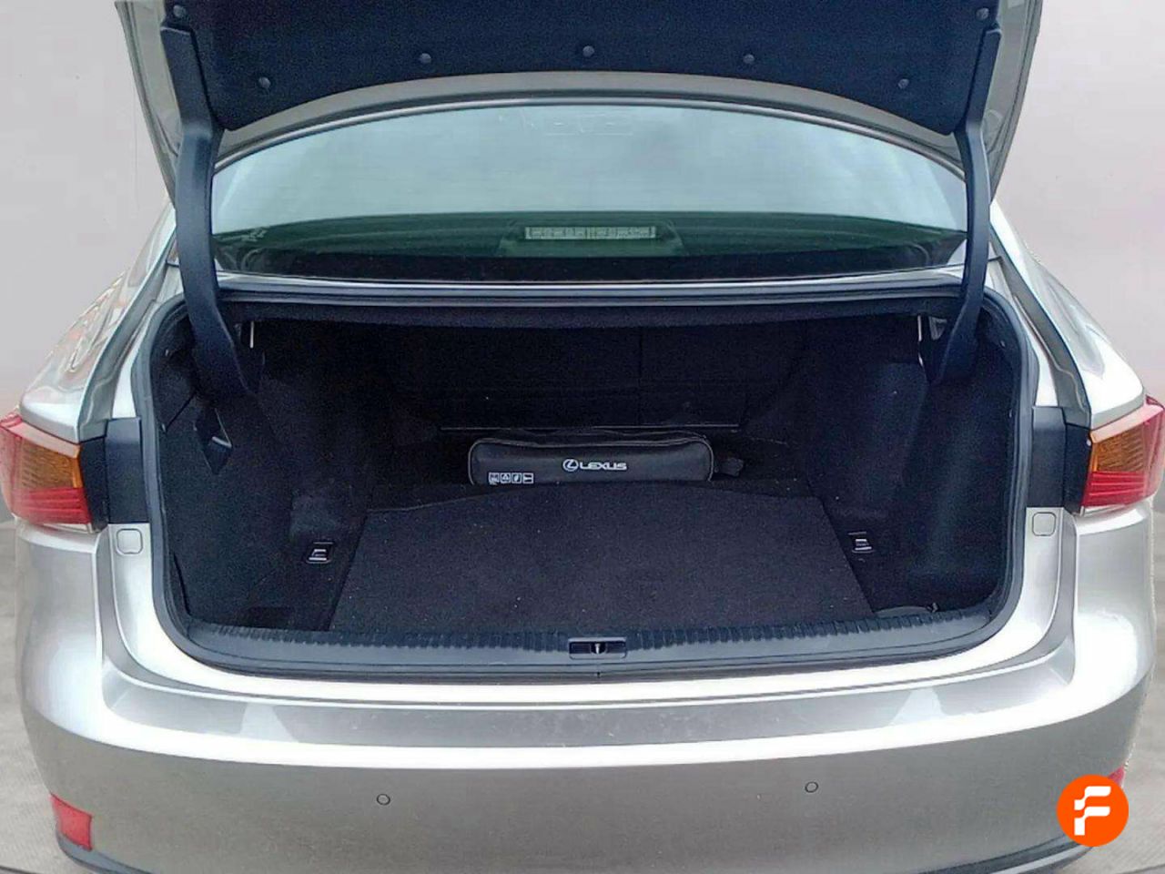 Foto Lexus IS 10