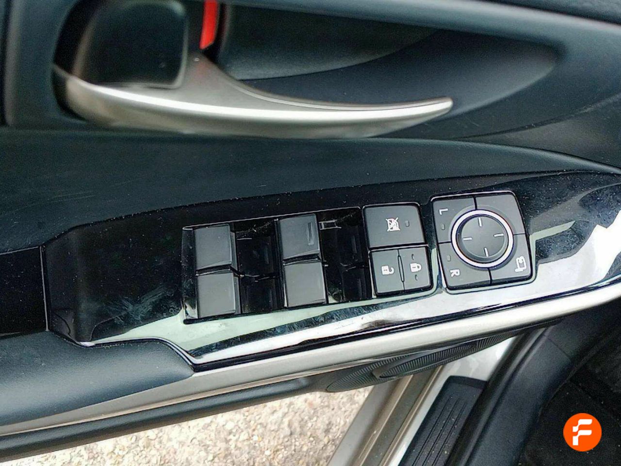 Foto Lexus IS 24