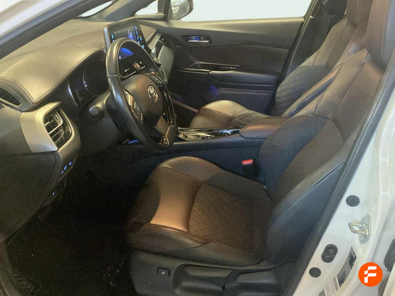 Foto Toyota C-HR 15