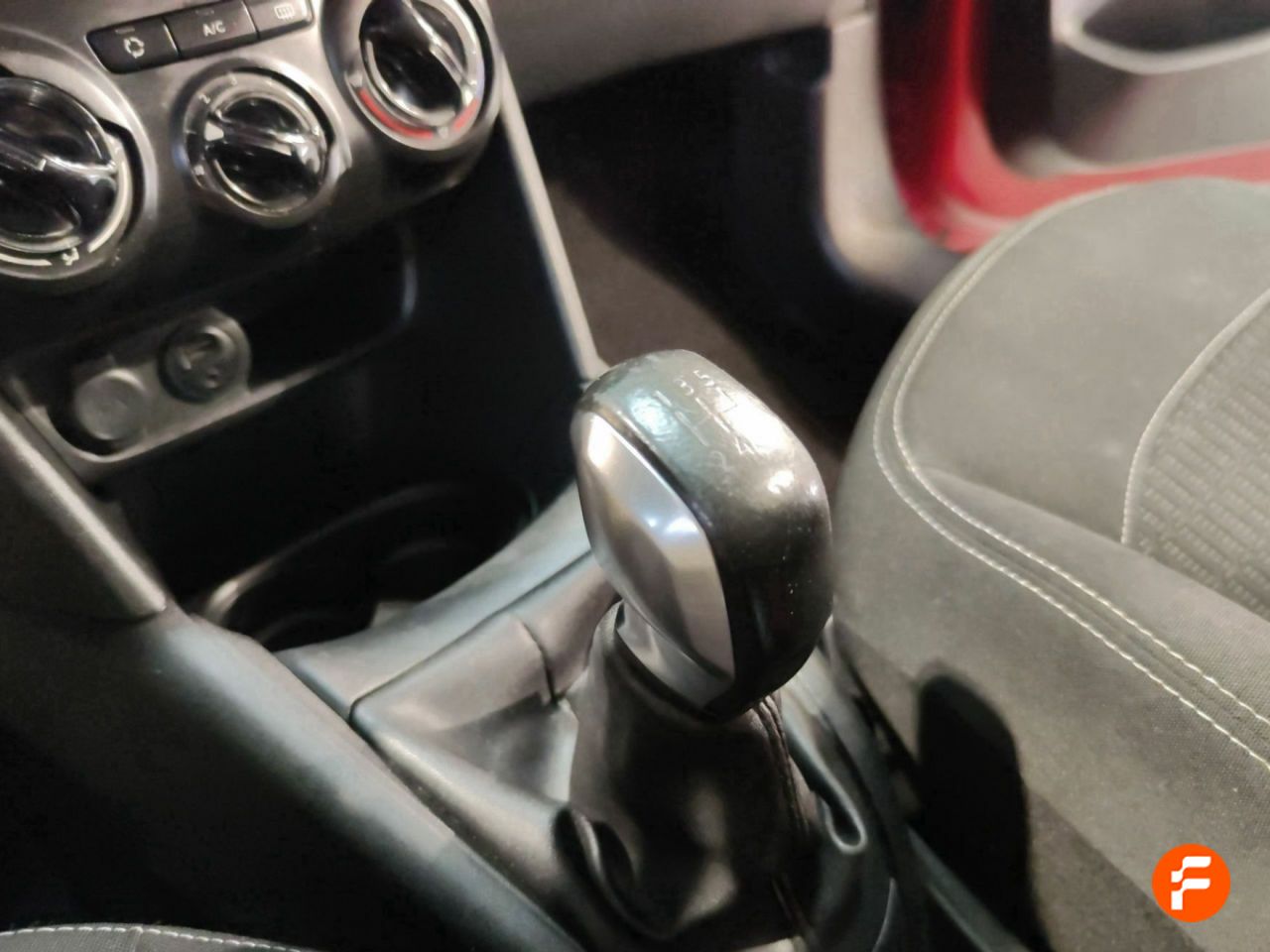 Foto Peugeot 208 14