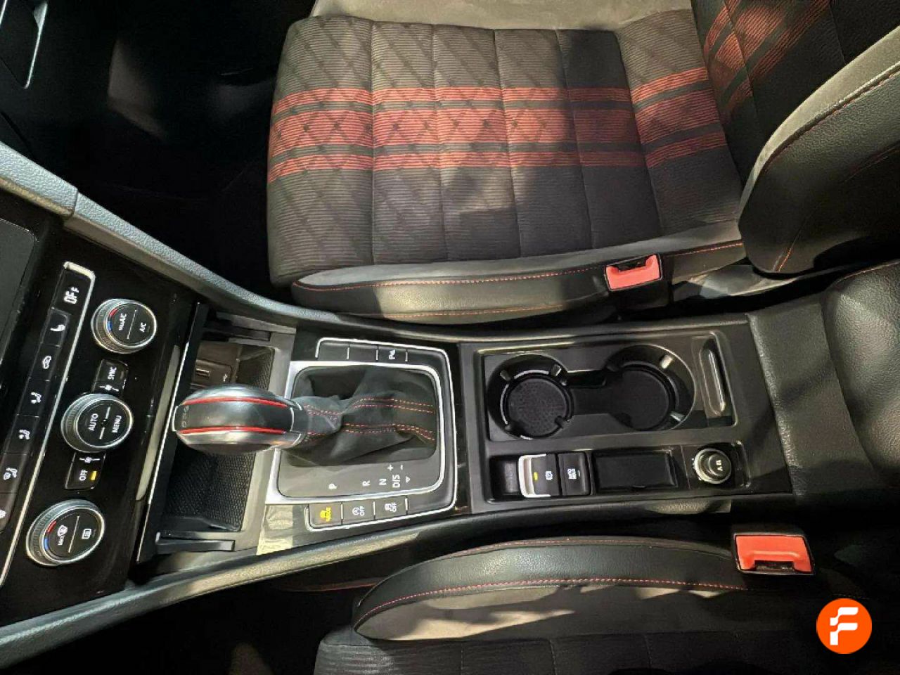 Foto Volkswagen Golf 36