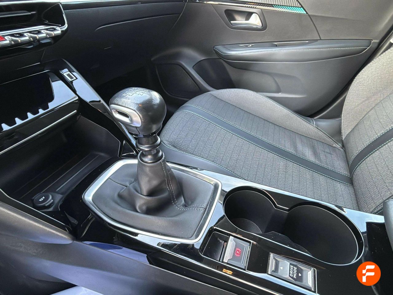 Foto Peugeot 208 18