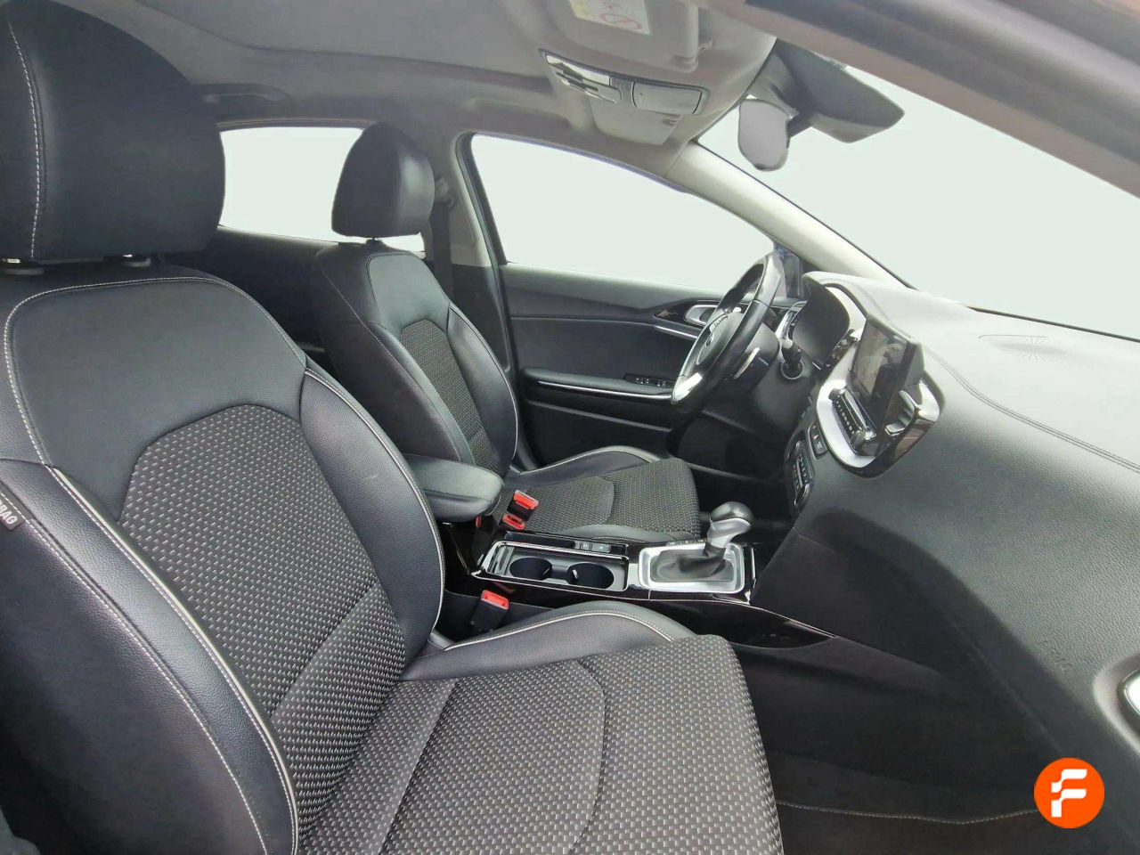Foto Kia XCeed 19