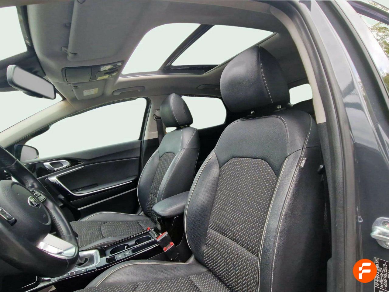 Foto Kia XCeed 22