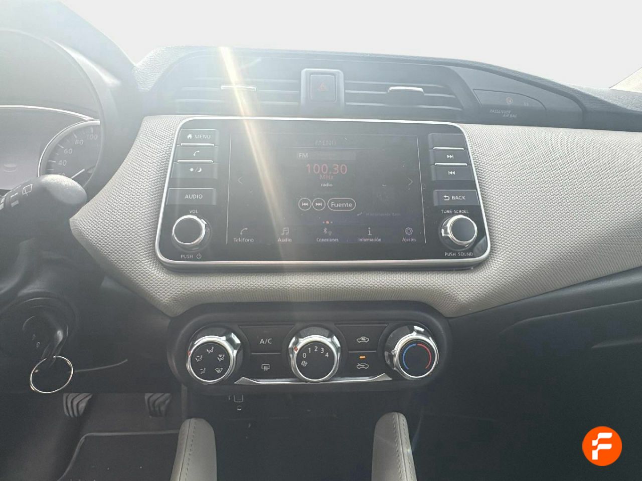 Foto Nissan Micra 12