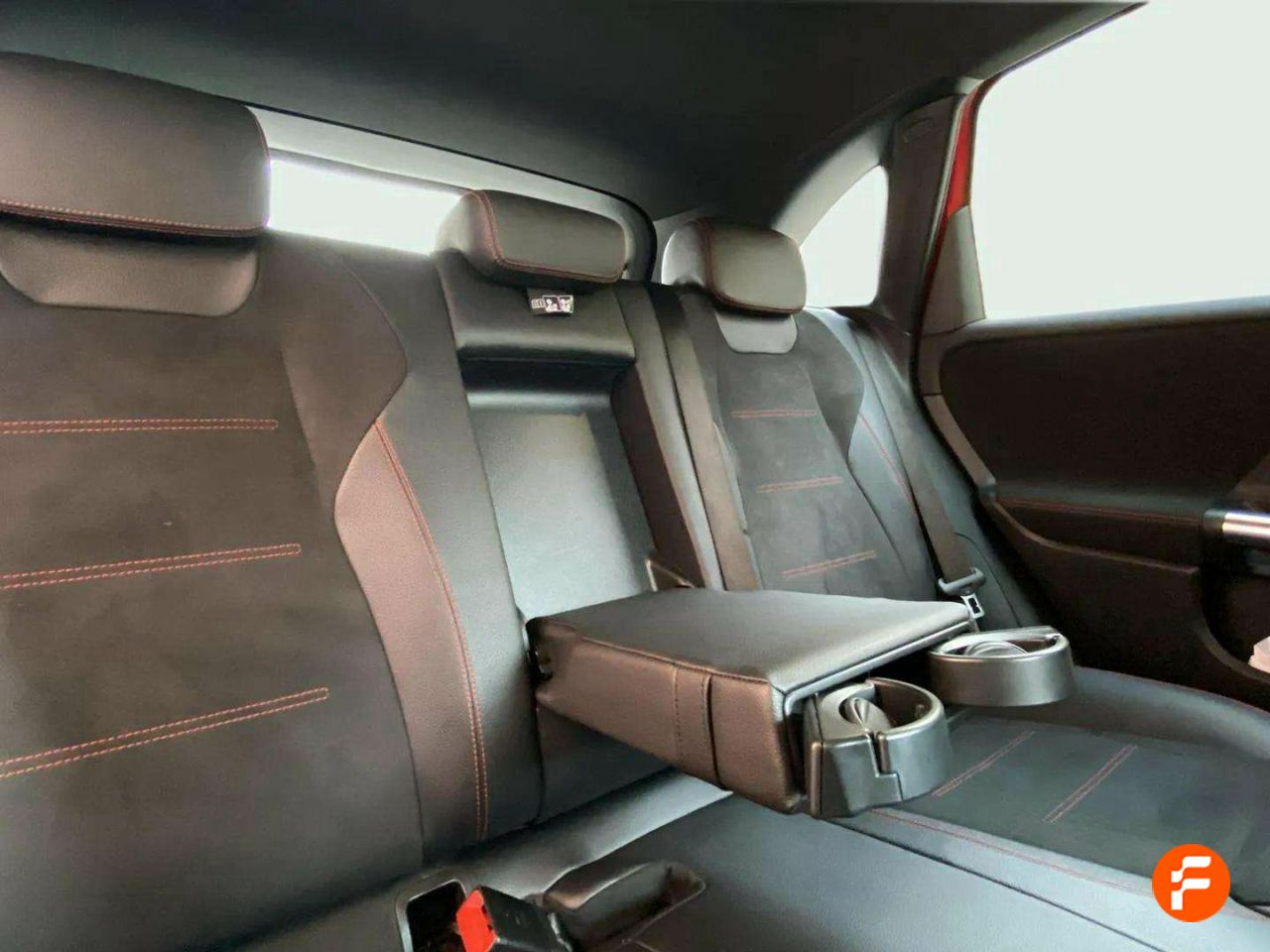 Foto Mercedes-Benz Clase B 30