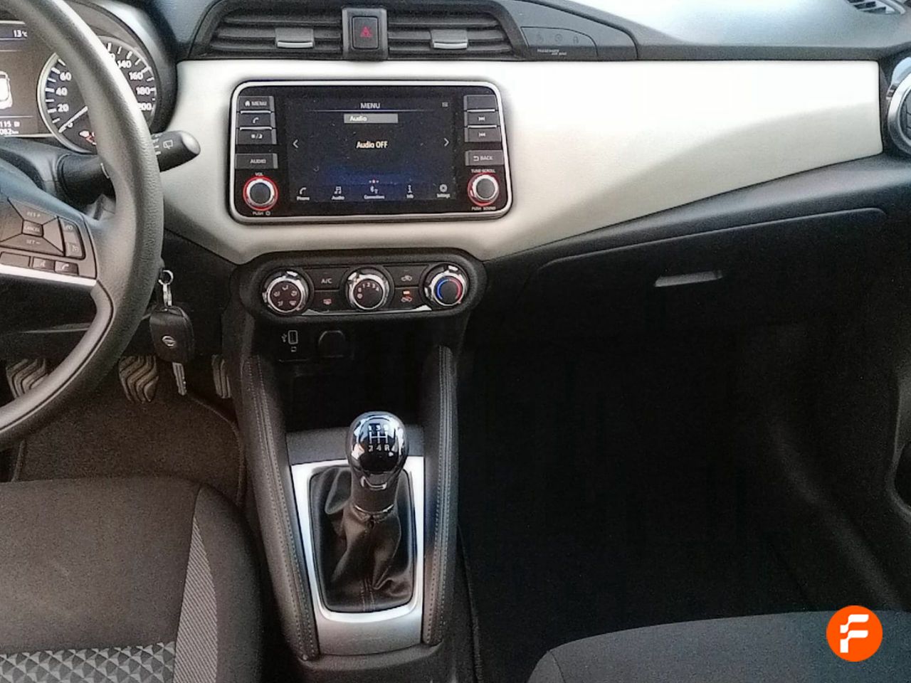 Foto Nissan Micra 12