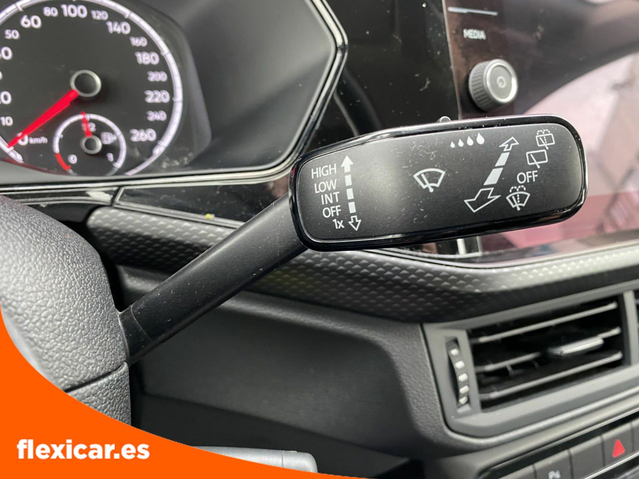 Foto Volkswagen T-Cross 18