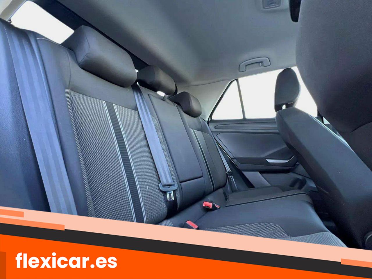 Foto Volkswagen T-Roc 24